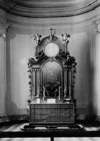 B008001
