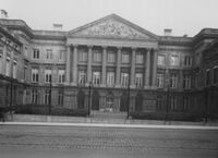 B008946