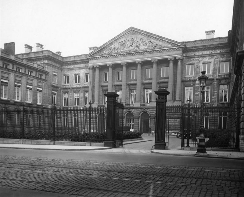 Paleis der Natie (met de Senaat en de Kamer van Volksvertegenwoordigers) - voormalig Paleis van de Raad van Brabant