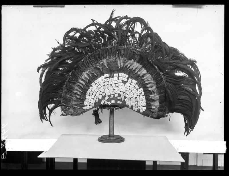coiffe de plumes / Musées Royaux d'Art et d'Histoire