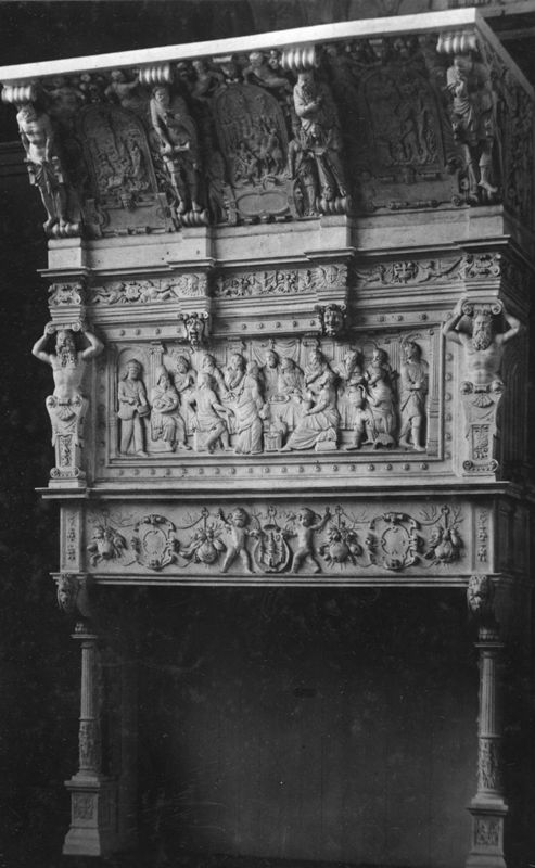 Manteau de chéminée décorée