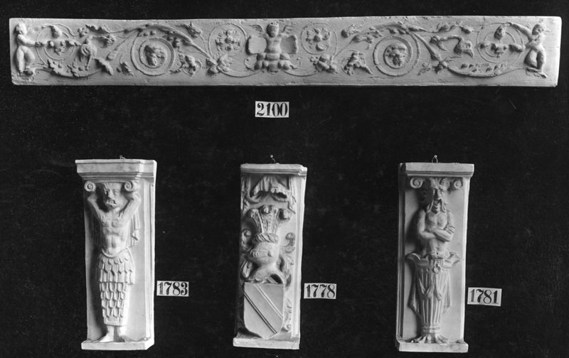 Caryatide d'une habitation privée de Neuville-en-Condroz