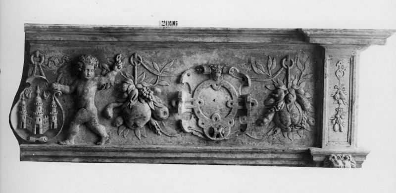 Manteau de chéminée décorée