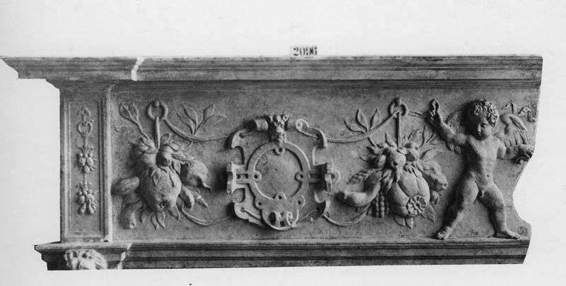 Manteau de chéminée décorée