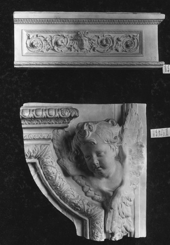 Frise gauche de la cheminée du cabinet de Louis XIV au château de Versailles