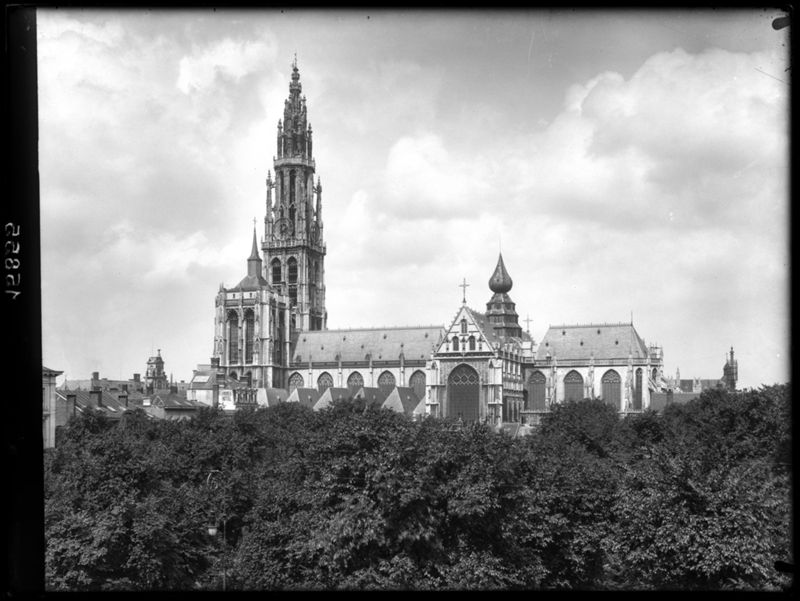 cathédrale / Kathedraal Onze-Lieve-Vrouw ten Hemel opgenomen