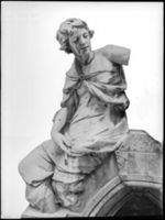 B015895
