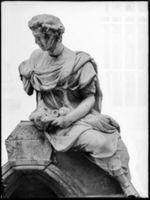 B015898