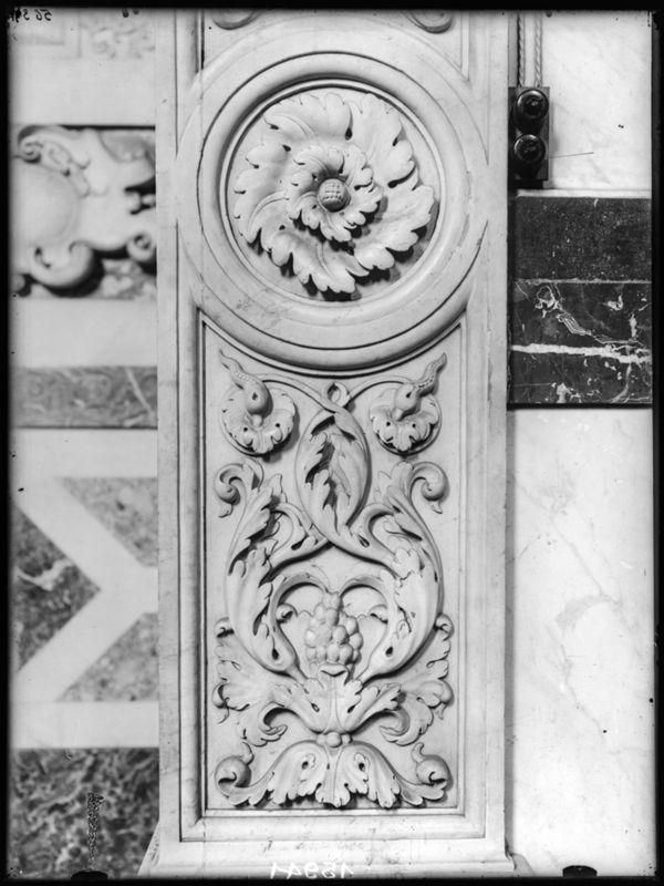 haut-relief / Kerk Sint-Carolus Borromeus[Antwerpen]