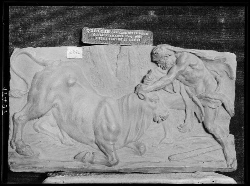 Hercule domptant le taureau de Crète