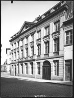 B017976