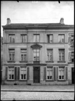 B018001