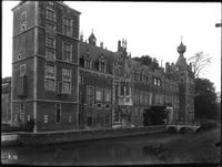 B018689