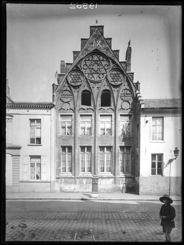 Koninklijk Atheneum (voormalig College van de Hoge Heuvel en Huis t' Sestig)