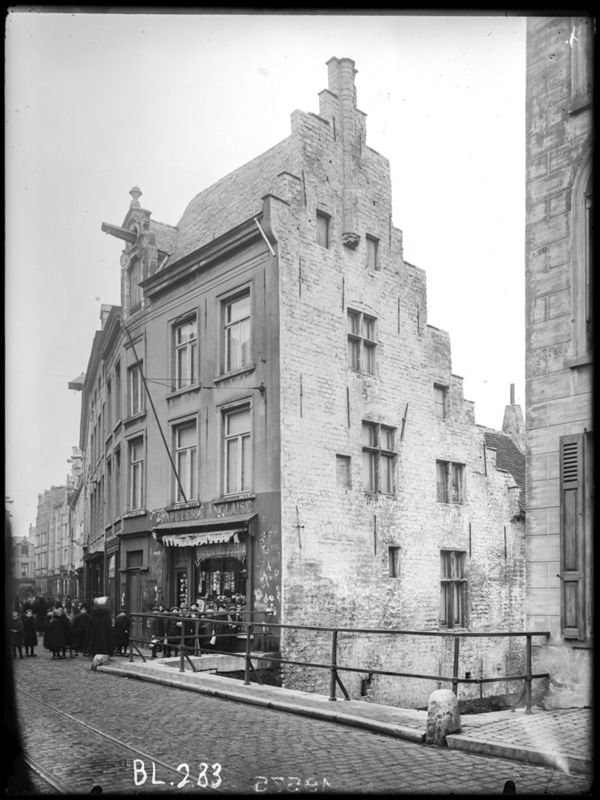 woongebouw / Bouwwerk[Leuven]
