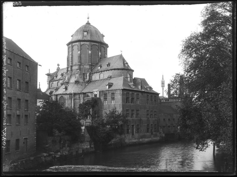 église paroissiale / Kerk O.L.Vrouw van Hanswijk