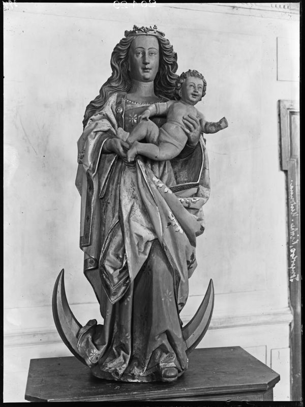 Maria met Kind op de Maansikkel
Marianum