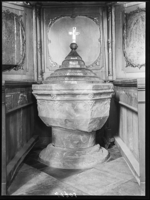Fonts baptismaux de l'église Saint-Sébastien