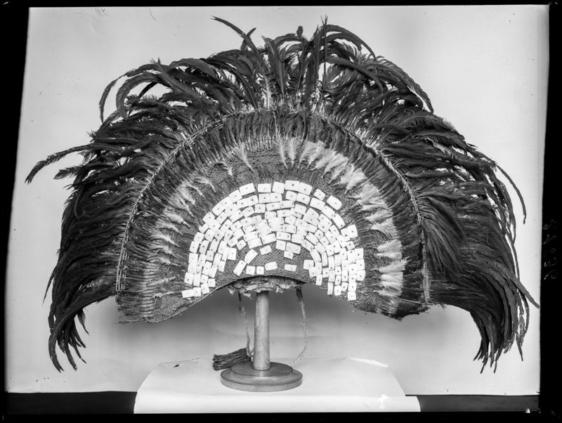 coiffe de plumes / Musées Royaux d'Art et d'Histoire