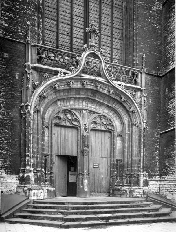 encadrement de porte / Kerk O.L.Vrouw over de Dijle