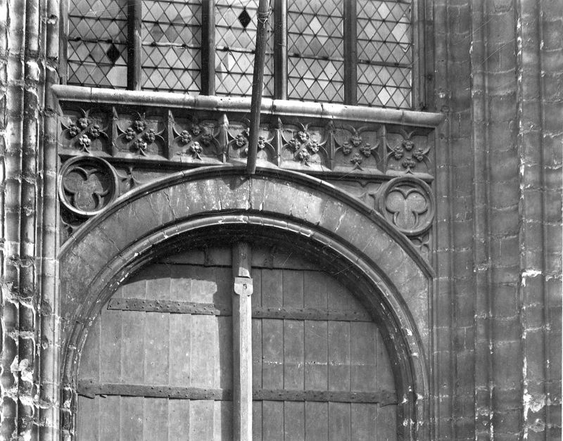 encadrement de porte / Kerk O.L.Vrouw over de Dijle