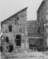 B025608