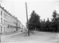 B025884