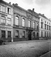 B025929