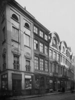 B025947