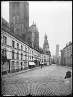 B025982