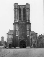 B028100