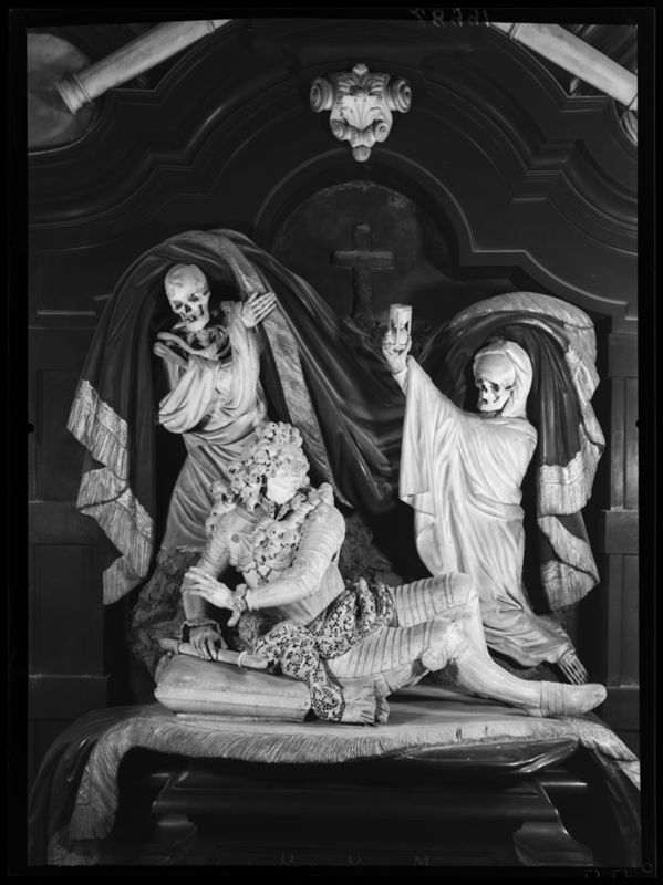 Grafmonument van markies van Pico de Velasco