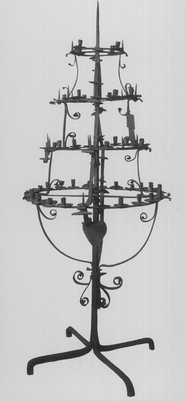 couronne de lumière sur pied / Oudheidkundig Museum