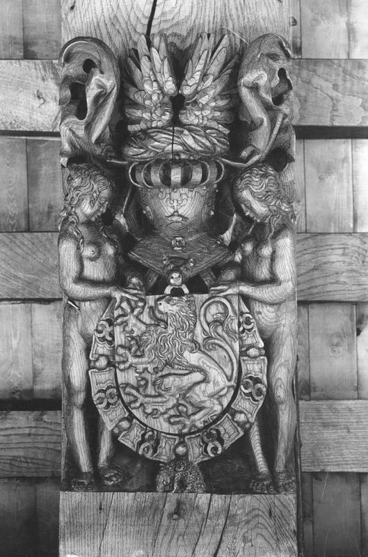 met wapenschild van KarelV