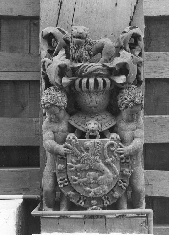 met wapenschild van Karel V en Oudenaarde