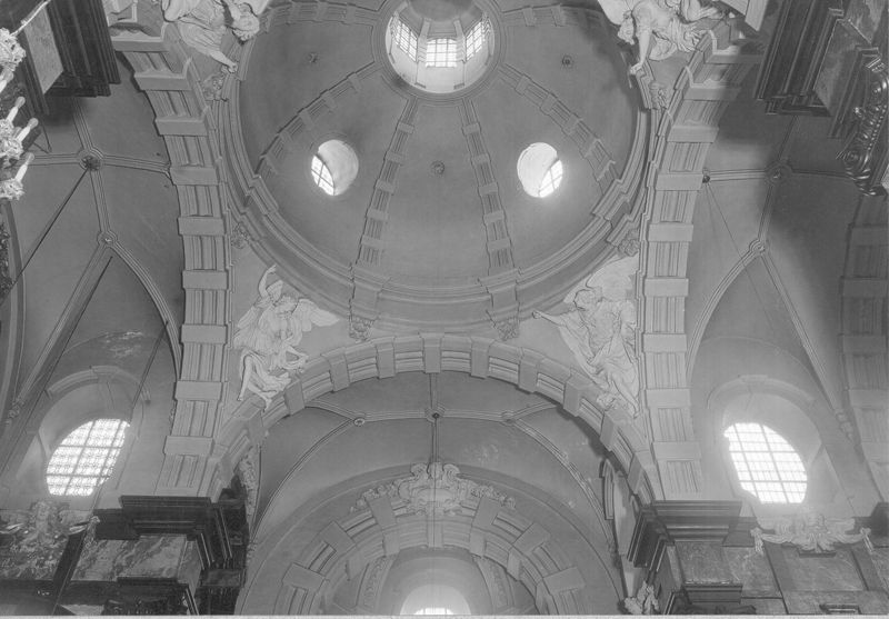 coupole[voûte] / Église Notre-Dame aux Riches Claires (Bruxelles)