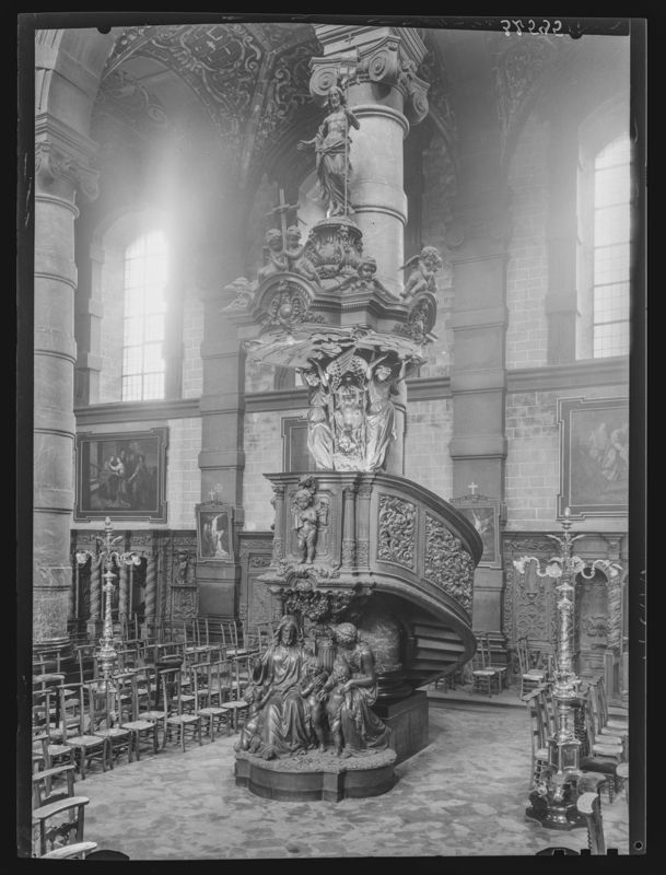 chaire de vérité / Eglise Saint-Loup[Namur]