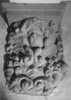 B032700
