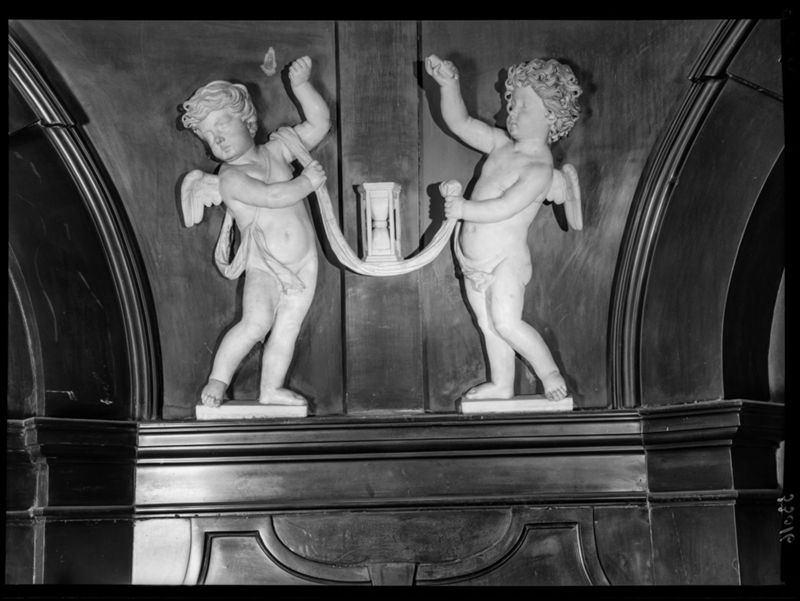 Twee engeltjes met een zandloper
