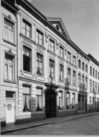 B033418