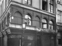 B033696