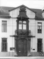 B033700