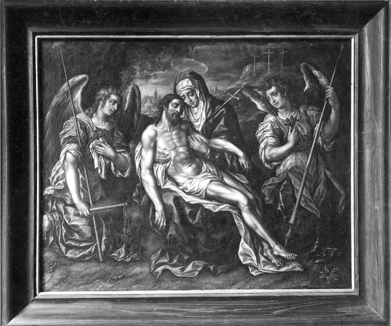 Pieta met engelen met passiewerktuigen