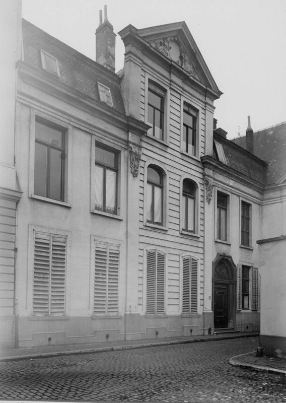 z.g. "Sastehuis"