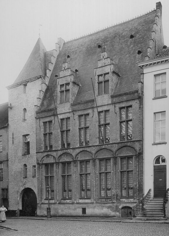 "Boudewijnstoren" en "Huis van Margaretha van Parma"