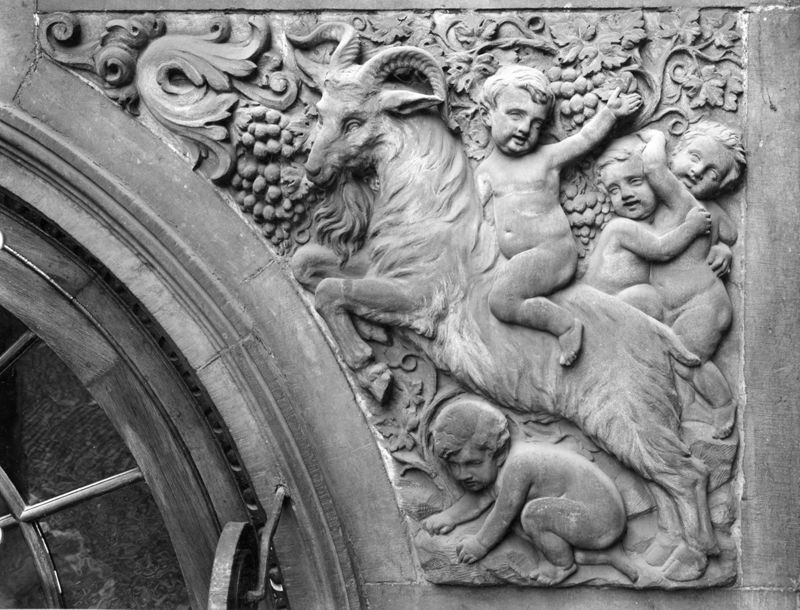 encadrement de porte / Hotel Delbeke