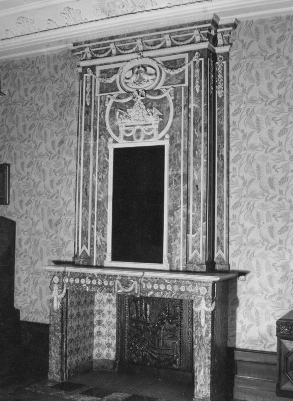 cheminée[élément d'architecture] / Maison Rue Saint-Nicolas 24 [Maison Heucher]
