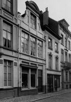 B038027