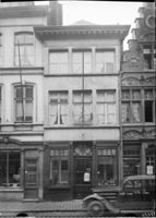 B038076
