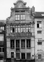 B038082